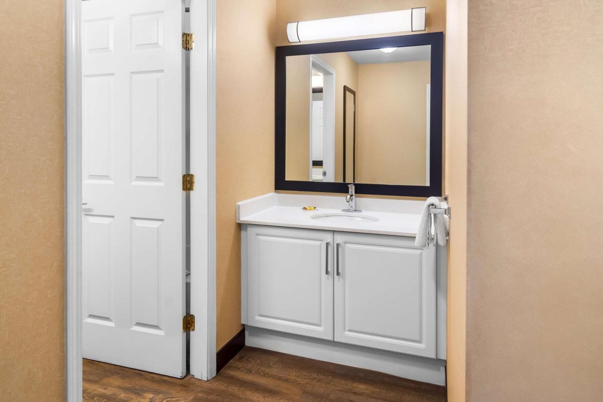 Best Western Plus Osoyoos Hotel & Suites Εξωτερικό φωτογραφία